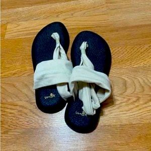 Sanuk yoga slip on sandals